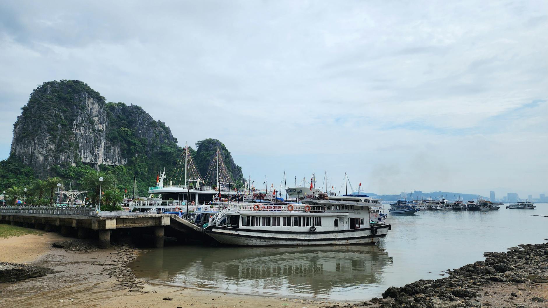 Best Day Trips from Hanoi: 15+ Destinations & Excursions (2026 Guide) 1 Best Day Trips from Hanoi: 15+ Destinations & Excursions (2026 Guide)