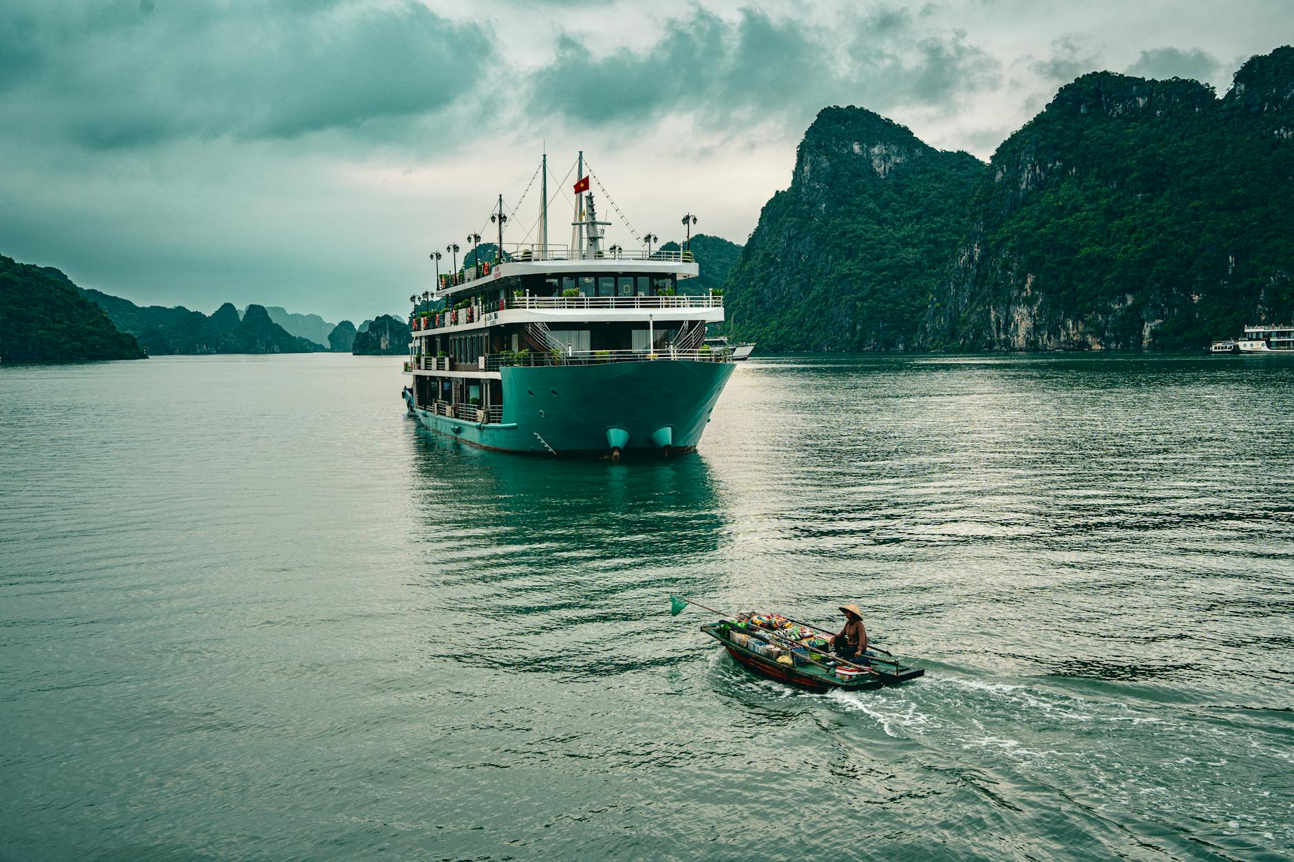 Ha Long Bay from Hanoi: Day Trip & Cruise Guide (2026)