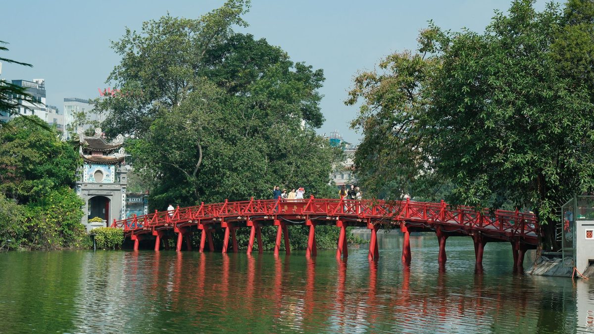 Hanoi Hotels Near Hoan Kiem Lake: 12 Best Picks (2026) 2 The red Huc Bridge to Ngoc Son Temple on Hoan Kiem Lake in central Hanoi