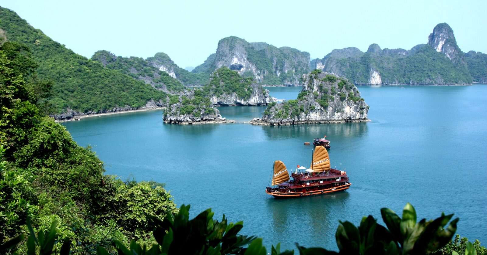 Ha Long Bay 2 Day 1 Night: What the Itinerary Actually Looks Like 5 Ha Long Bay 2 Day 1 Night: What the Itinerary Actually Looks Like