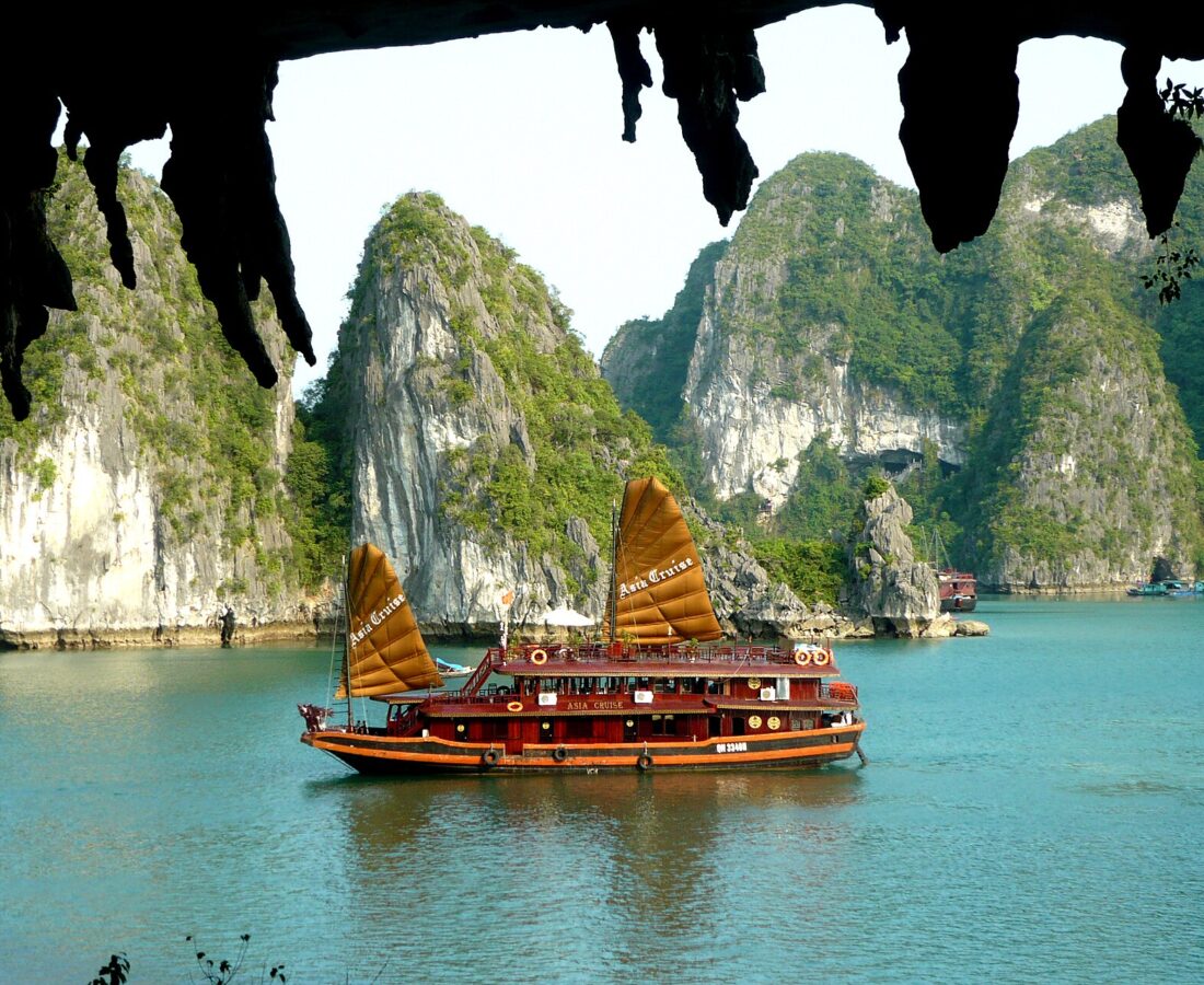 Best Ha Long Bay Cruises: How to Choose (Not a Top 10)