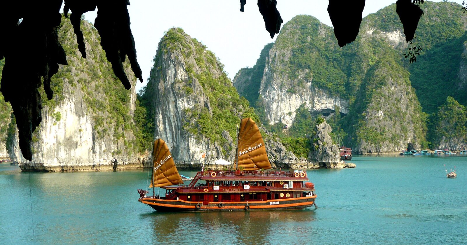 Best Ha Long Bay Cruises: How to Choose (Not a Top 10) 5 Best Ha Long Bay Cruises: How to Choose (Not a Top 10)